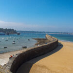 Beach - Bretagne (région administrative) - Brittany (administrative region) - Country - English Channel - France - Geography - Géographie - Géologie - Géomorphologie - Il-ha-Gwilen - Ille-et-Vilaine - Landform - Littoral - Manche (mer) - Mer - Modelé - Océan Atlantique - Pays - Plage - Rannvro Breizh - Saint-Malo - Sant-Maloù - Science - Étendue d'eau - Saint-Malo Bretagne (région administrative) France