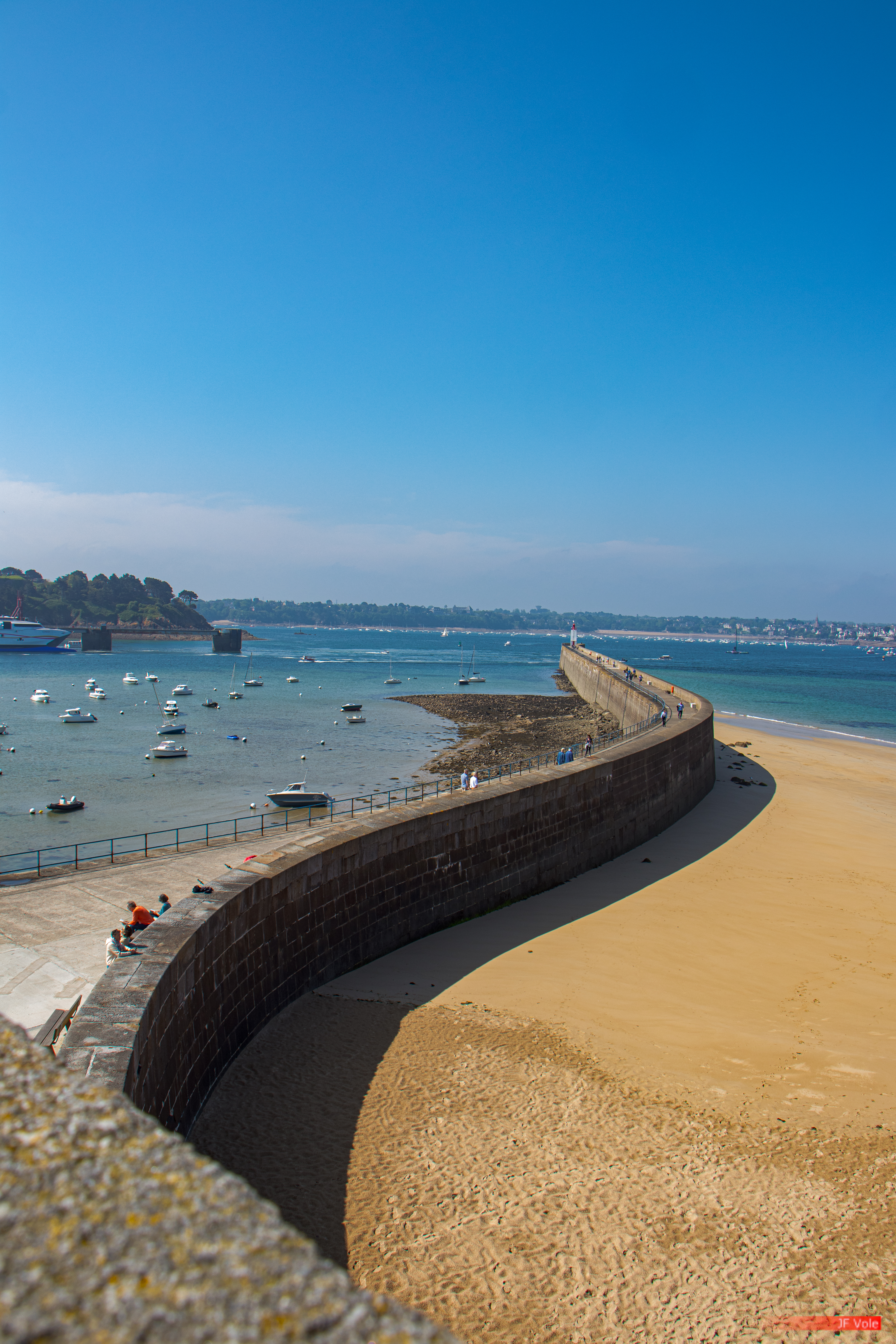 Beach - Bretagne (région administrative) - Brittany (administrative region) - Country - English Channel - France - Geography - Géographie - Géologie - Géomorphologie - Il-ha-Gwilen - Ille-et-Vilaine - Landform - Littoral - Manche (mer) - Mer - Modelé - Océan Atlantique - Pays - Plage - Rannvro Breizh - Saint-Malo - Sant-Maloù - Science - Étendue d'eau - Saint-Malo Bretagne (région administrative) France 