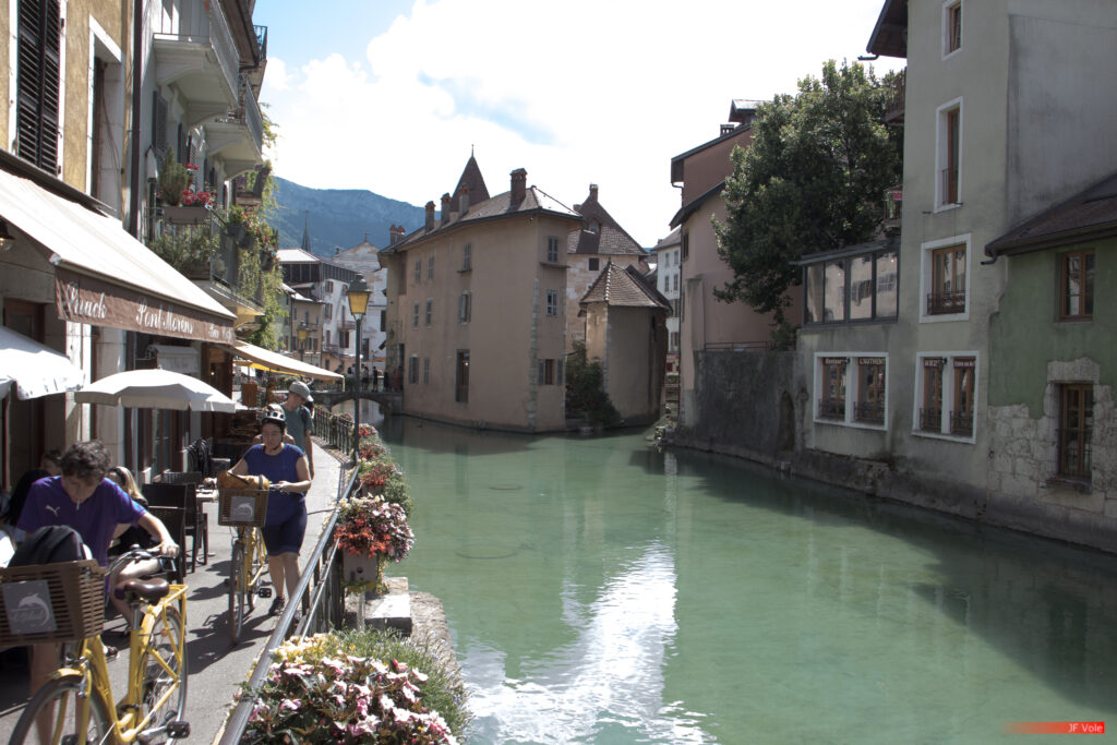 Body of water - Cours d'eau - Fier (rivière) - Geography - Géographie - Rhône - River - Thiou - Étendue d'eau - Vieille Ville Annecy Auvergne-Rhône-Alpes France